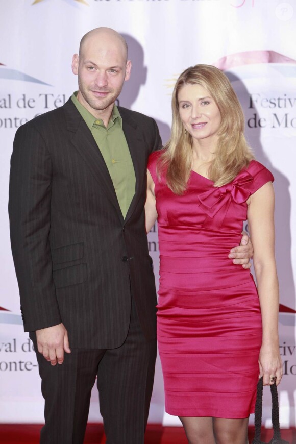 Corey Stoll et son épouse lors du Festival de Télévision de Monte-Carlo, le 6 juin 2011.