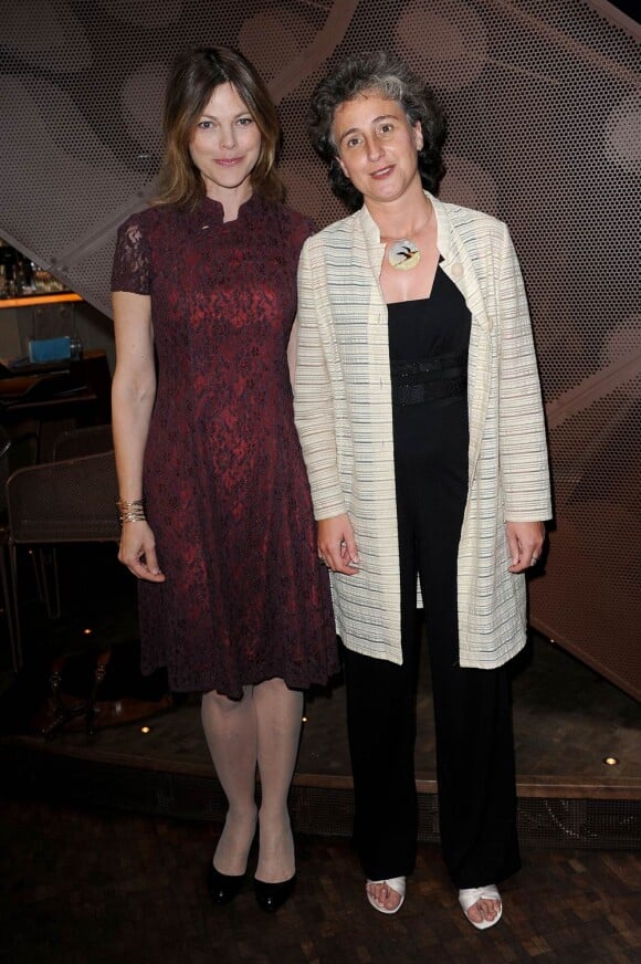 Alexandra Kazan accompagnée de Virginie Briard lors du dîner de gala Sol En Si, à Paris, le 7 juin 2011.