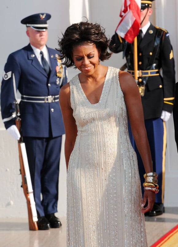 Michelle Obama superbe dans une longue robe blanche Naeem Khan le 7 juin 2011 à Washington