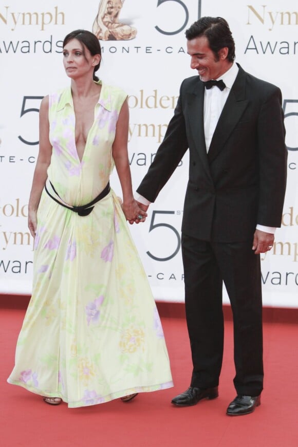 Adeline Blondieau, enceinte, et son compagnon Laurent arrive à la cérémonie de cloture du 51e Festival de Monte Carlo le 10 juin 2011