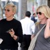Portia De Rossi et Ellen DeGeneres terminent un déjeuner à Beverly Hills, le 10 juin 2011.