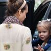Moment de bonheur entre Jessica Alba et sa fillette Honor à Beverly Hills le 11 juin 2011