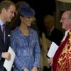La princesse Catherine Middleton et le prince William discutent avec le révérend David Conner à la chapelle George du Château de Windsor pour l'anniversaire du duc d'Edimbourg qui célèbre ses 90 ans le 12 juin 2011