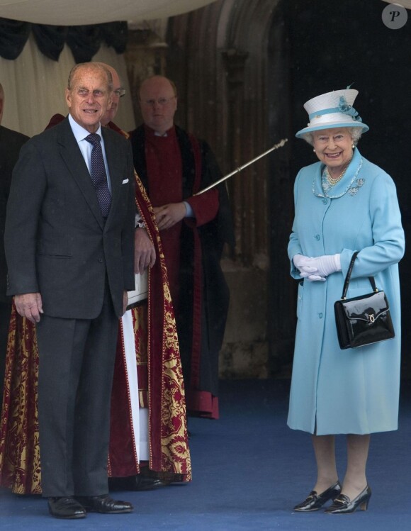 Le prince Philip, duc d'Edimbourg, et la reine Elizabeth II en compagnie du révérend David Conner à la chapelle George du Château de Windsor pour l'anniversaire du duc d'Edimbourg qui célèbre ses 90 ans le 12 juin 2011