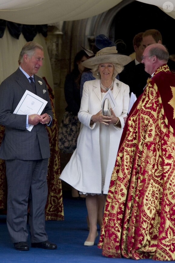 Le prince de Galles Charles et la duchesse de Cornouailles Camilla Parker Bowles en compagnie du révérend David Conner à la chapelle George du Château de Windsor pour l'anniversaire du duc d'Edimbourg qui célèbre ses 90 ans le 12 juin 2011