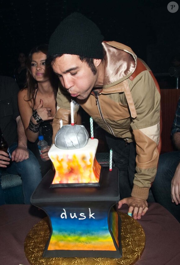 Pete Wentz fête son 32e anniversaire à Las Vegas avec la belle Bebe Rexha, chanteuse de Black Cards, son nouveau groupe. Le 11 juin 2011.
