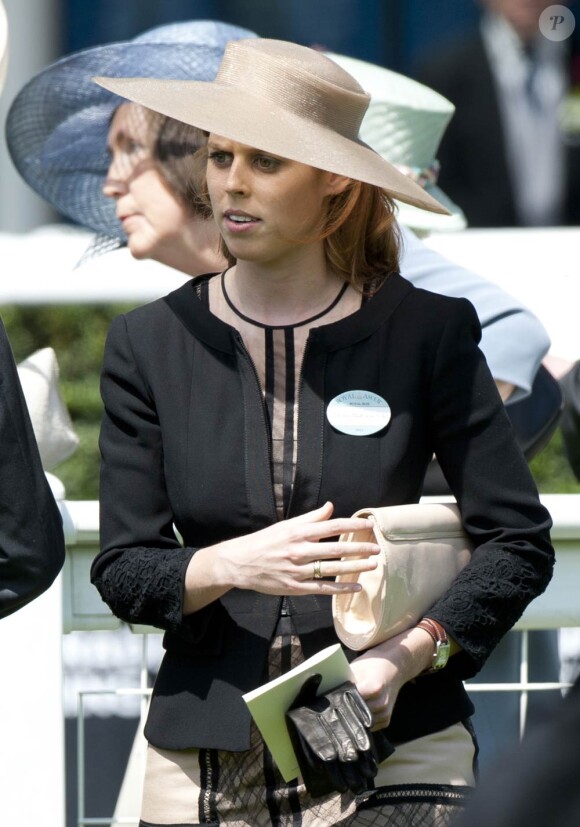 Le Royal Ascot 2011 a débuté, évidemment en grande pompe, le 14 juin 2011. La princesse Beatrice d'York a fait oublier son chapeau odieux du mariage royal du 29 avril.