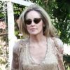 Après le shopping, l'actrice Sharon Stone est allée au salon de coiffure, le lundi 14 juin à Los Angeles.
