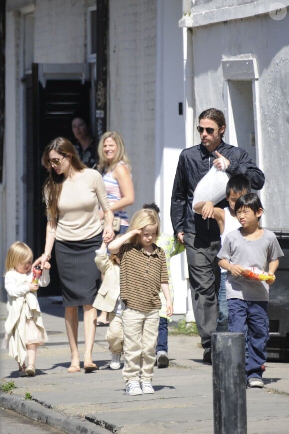 Brad Pitt, Angelina Jolie et leurs enfants, une grande famille épanouie !