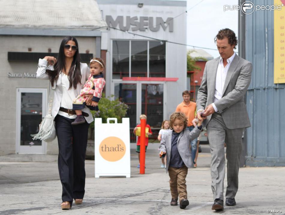 Matthew McConaughey en famille avec ses enfants Vida, Levi et sa compagne Camila 
