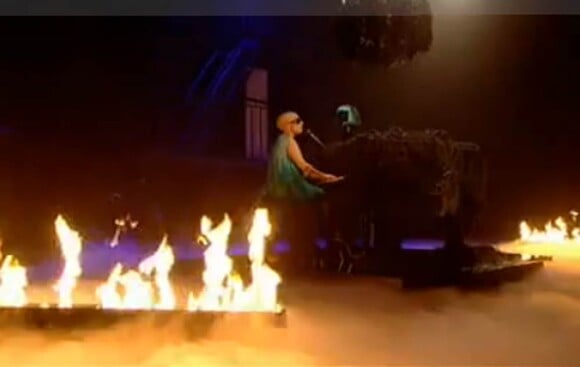 Lady Gaga dans le show télé d'ITV Paul O'Grady Live, le 17 juin 2011
