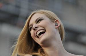 Elodie Frégé : Entre french kiss et gay pride, la douce blonde a fait cap au Sud