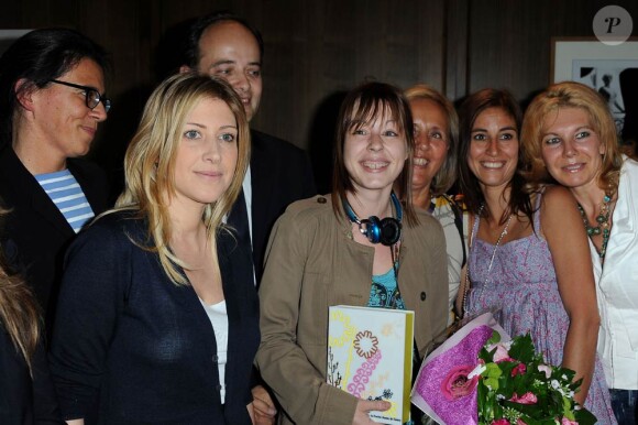 Amanda Sthers et la lauréate Emilie Desvaux au Prix du Premier Roman de Femme, à l'Hôtel Montalembert, à Paris. Mercredi 22 juin 2011