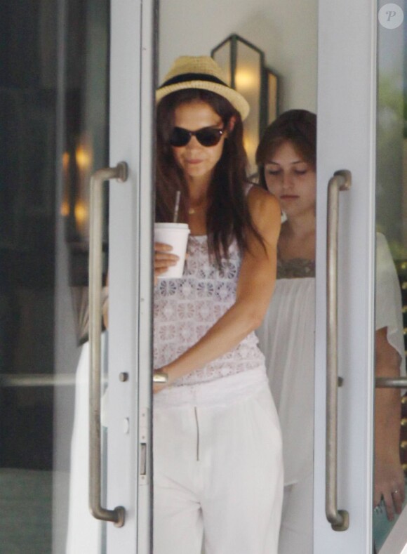 Pendant que Tom Cruise travaille, Katie Holmes prend du bon temps ! Miami, 22 juin 2011
