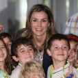  Letizia d'Espagne charme les enfants espagnols lors d'une visite officielle. Géronne, 22 juin 2011 
