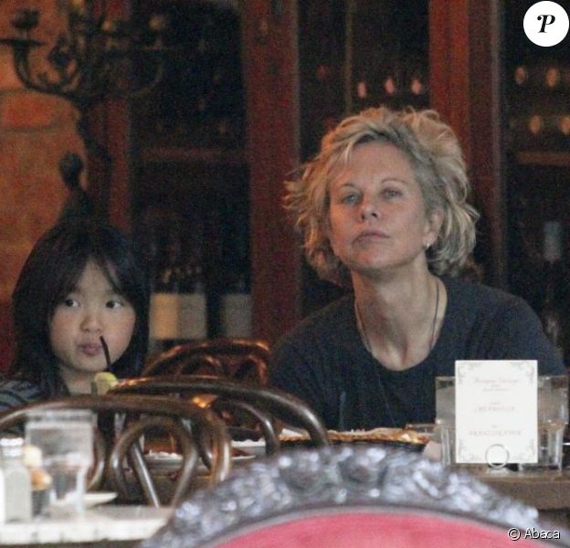 Meg Ryan déjeune avec sa fille Daisy, à New York le 6 juin 2011