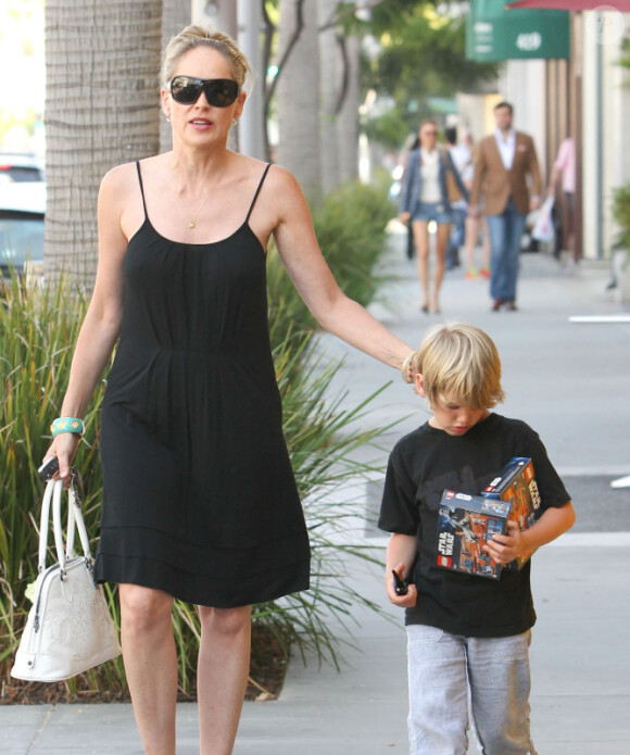 Sharon Stone et son fils Laird passent du temps ensemble à Beverly Hills le 24 juin 2011.