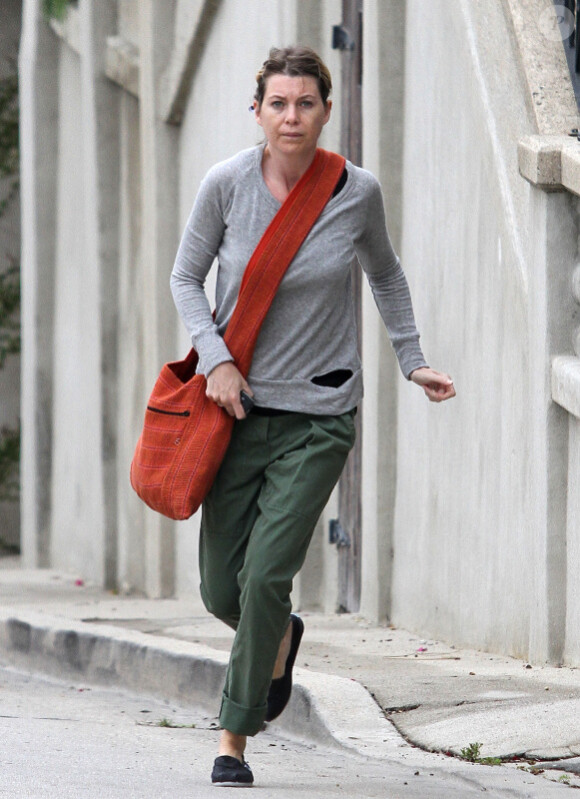Ellen Pompeo à Los Angeles n'a pas l'air de très bonne humeur le 18 juin 2011