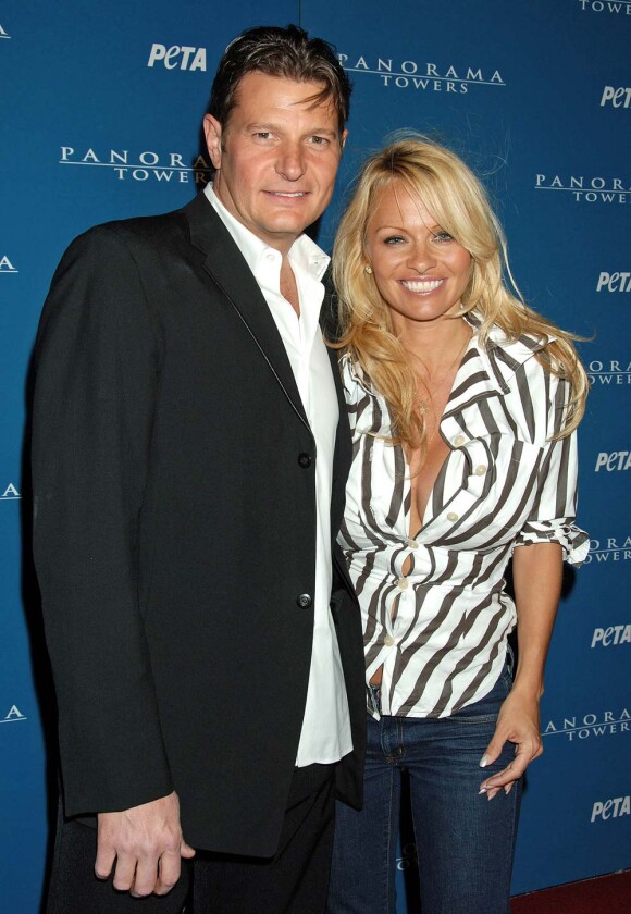 Pamela Anderson et Laurence Hallier, à Las Vegas, le 21 avril 2006.