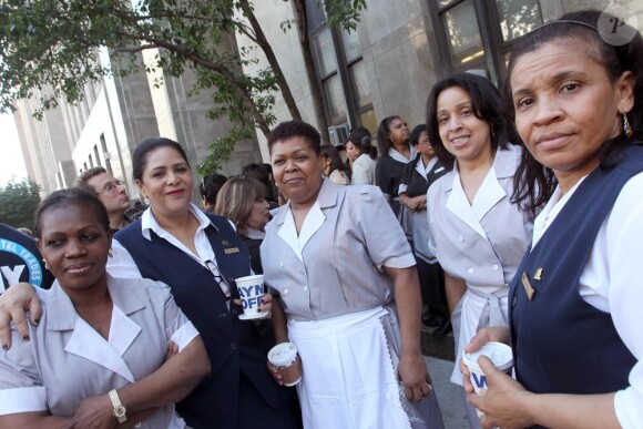 Les femmes de chambre de New York affluent devant le tribunal de Manhattan pour manifester leur soutien à la victime présumée de DSK.