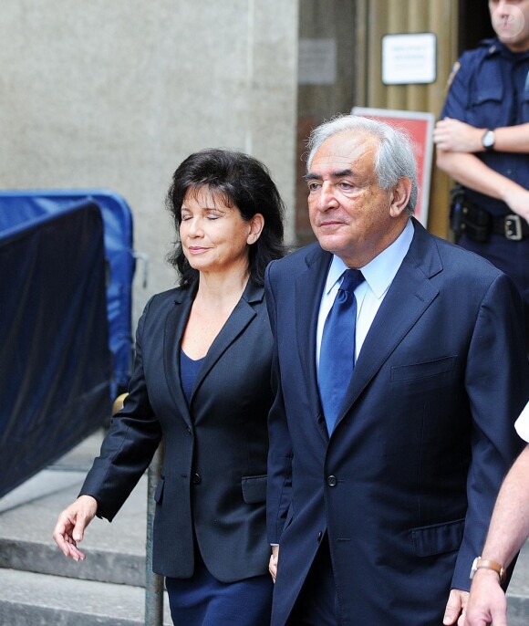 DSK et son épouse Anne Sinclair au tribunal le 6 juin sous la huée des femmes de chambre de New York.