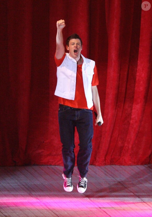 Cory Monteith sur scène lors de la tournée Glee. Juin 2011