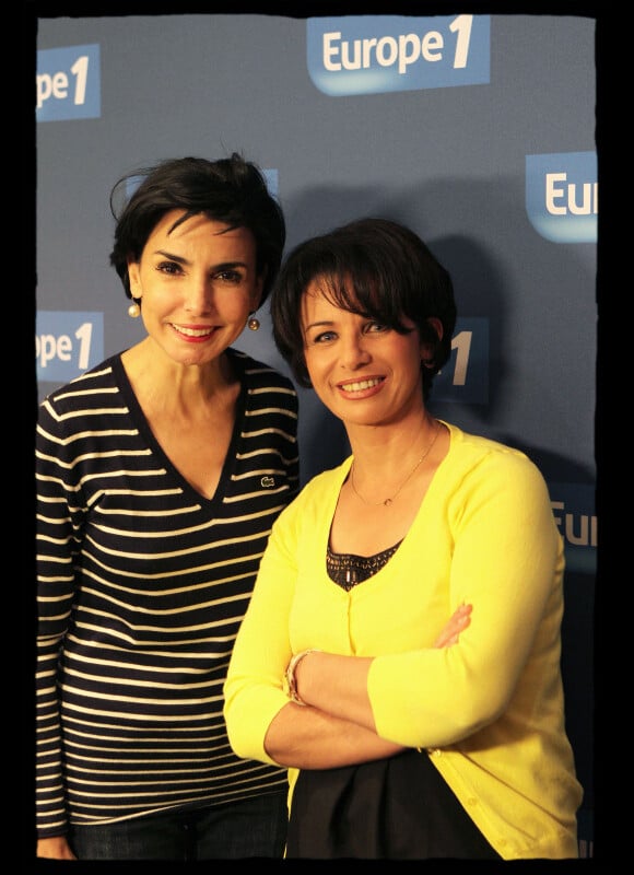 Rachida Dati et sa soeur Malika chez Europe 1, dans l'émission d'Ariane Massenet en juillet 2011.