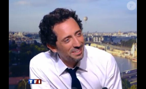 Le 11 juillet 2011 au journal de 20h de TF1, Gad Elmaleh était en pleine forme face à Laurence Ferrari, charmeur, drôle, tout !