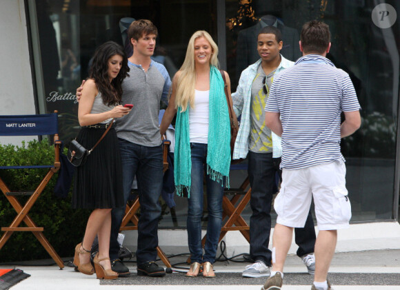 Shenae Grimes et le casting de la série 90210 sur le tournage de la série à Los Angeles le 11 juillet 2011