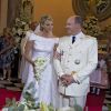 Le prince Albert et la princesse Charlene de Monaco n'ont pas quitté l'Afrique du Sud le vendredi 8 juillet 2011 : ils y seraient toujours, pour une vraie lune de miel dans le plus grand secret.
