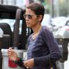 Halle Berry, accompagnée de son amoureux Olivier Martinez, à Los Angeles, pour un déjeuner dans le restaurant The Little Door, le 14 juillet 2011