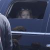 Kate Hudson attend son fiancé Matthew dans la voiture, alors que ce dernier va chercher des boissons fraîches chez Starbucks Coffee. Le 16 juillet 2011