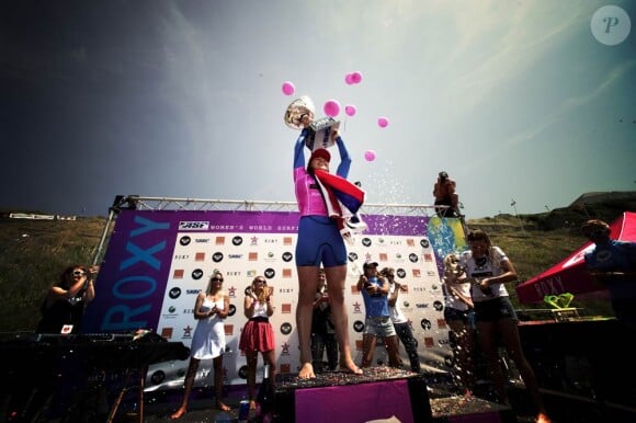 Carissa Moore, battue en finale par Stephanie Gilmore, est devenue à 19 ans la nouvelle championne du monde de surf de l'ASP lors du Roxy Pro Biarritz 2011, le 15 juillet.