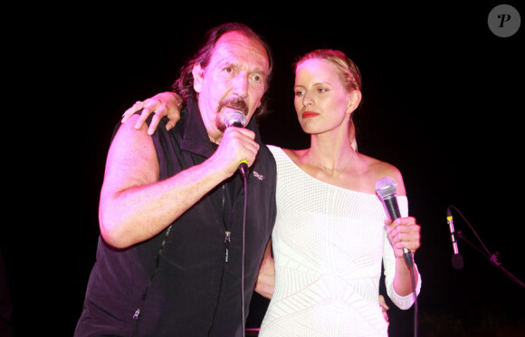 Andrea Mingardi et Karolina Kurkova au festival d'Ischia en Italie le 15 juillet 2011