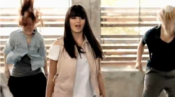 Rebecca Black dans le clip My Moment