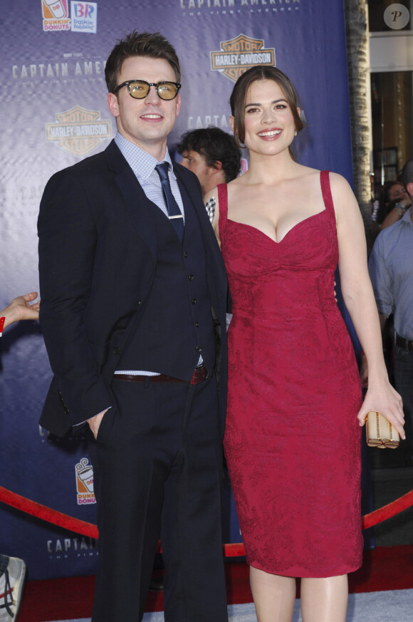 Chris Evans et Hayley Atwell lors de l'avant-première de Captain America à Los Angeles le 19 juillet 2011