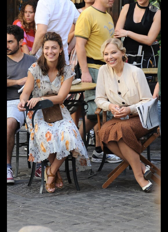 Alessandra Mastronardi et Ornella Muti le 15 juillet 2011 à Rome sur le tournage de Bop Decameron de Woody Allen