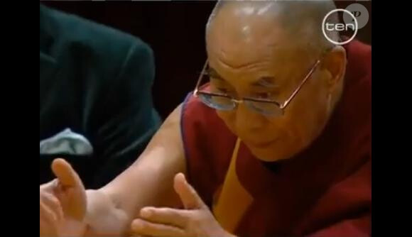 Le Dalaï-lama réconforte une candidate dans le MasterChef australien