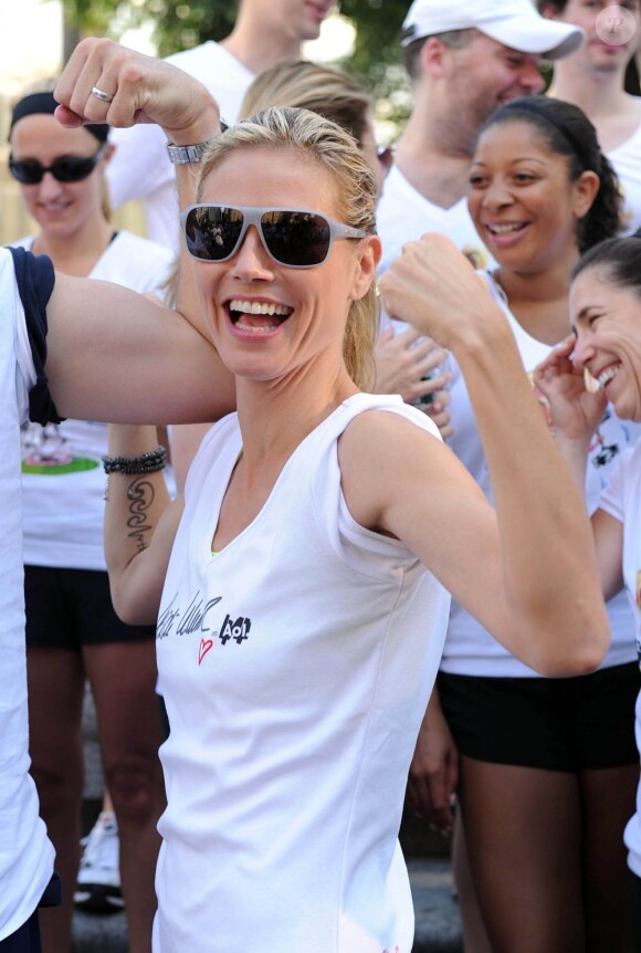 Heidi Klum, à Central Park, a rassemblé un grand groupe de coureurs motivés pour participer à son Summer Run. Le 21 juillet 2011