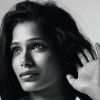 Freida Pinta est la nouvelle ambassadrice de Hear the World, initiative qui souhaite sensibiliser le grand public au problème de la perte auditive.