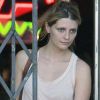 Mischa Barton fait du shopping à Los Angeles le 18 juillet 2011