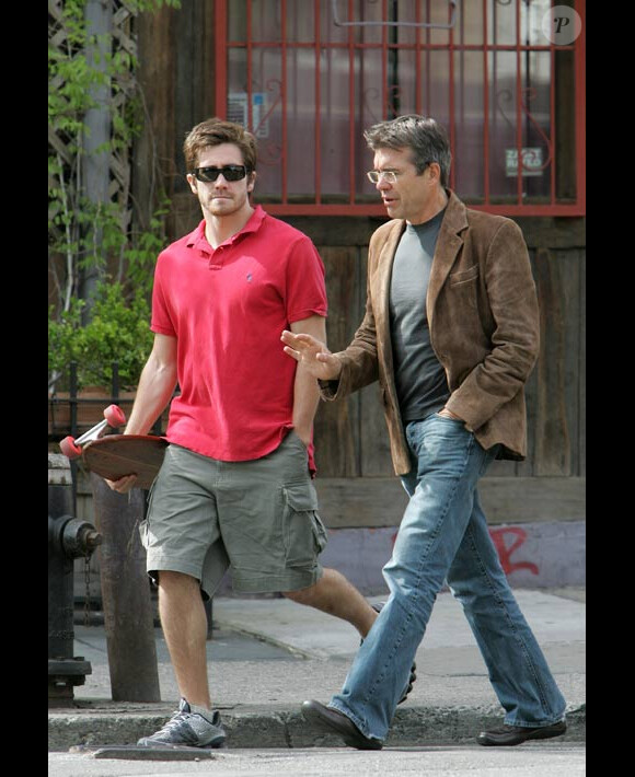 Jake Gyllenhaal et son père Stephen Gyllenhaal à New York en avril 2006