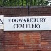 Les proches d'Amy Winehouse étaient rassemblés mardi 26 juillet 2011 au cimetière Edgwarebury, dans le nord de Londres, pour les funérailles et la crémation de la star décédée le 23 juillet.