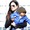 Sandra Bullock est une maman fashionista et donne son bon goût pour la mode à son craquant Louis.