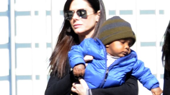 Sandra Bullock : Son fils Louis a tout d'un bébé star avec son look au top