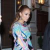 Jennifer Lopez sort d'un restaurant à Miami, accompagnée de quelques amis le 22 juillet 2011