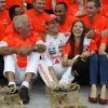 Entouré du Team Mc Laren et tout contre son père John et sa chérie Jessica Michibata, Jenson Button savoure...
Dimanche 31 juillet 2011, Jenson Button remportait le 11e Grand Prix de sa carrière en Hongrie, sur le Hungaroring, pour son 200e départ en F1.