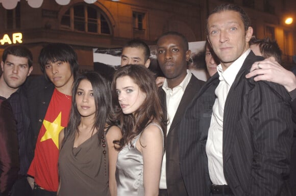 Leïla Bekhti avec l'équipe du film Sheitan, dont Vincent Cassel en 2006