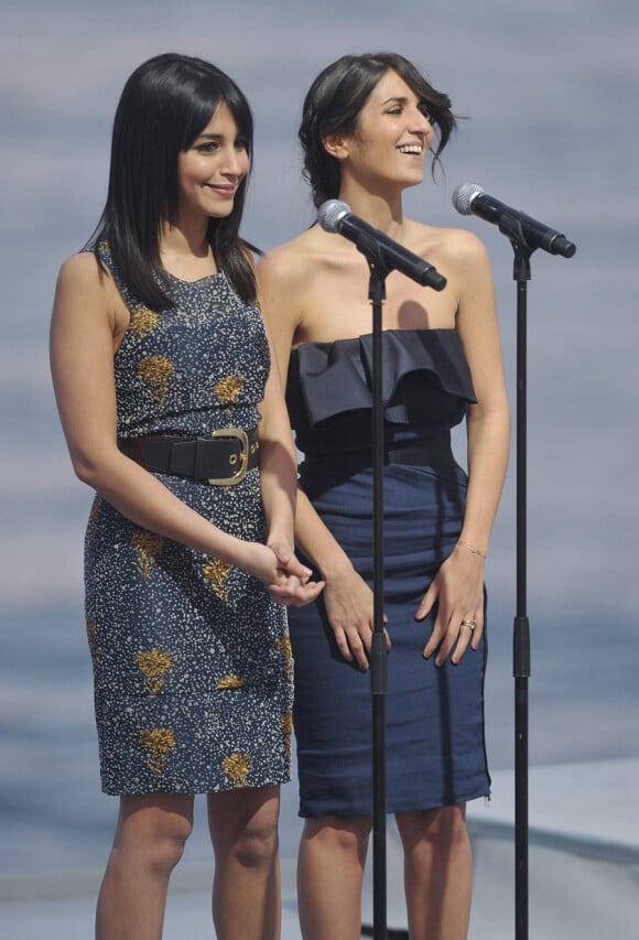 Leïla Bekhti et Géraldine Nakache au Grand Journal à Cannes en 2010