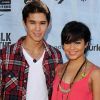 Booboo Stewart et Vanessa Hudgens au 2011 Hurley Walk the Walk National Championship sur la plage de Hunington Beach à Los Angeles dans le cadre du Nike US open of Surfing, un festival qui met à l'honneur la surf culture. Le 4 août 2011